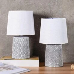 Schreibtischlampe BRUBAKER Grau, Leinenschrim, Steingut-Standfuß, 2 Stück -Küche Fach Geschäft 00b58a10f1a8f6618ceebc69ebfb7676abdbdb16 schreibtischlampe brubaker